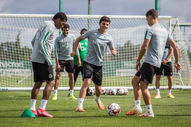 塔图姆31+8利拉德32分 凯尔特人险胜雄鹿7连胜